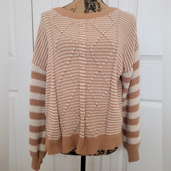 🤎 Hem & Thread Sweater - Picture 1 of 4